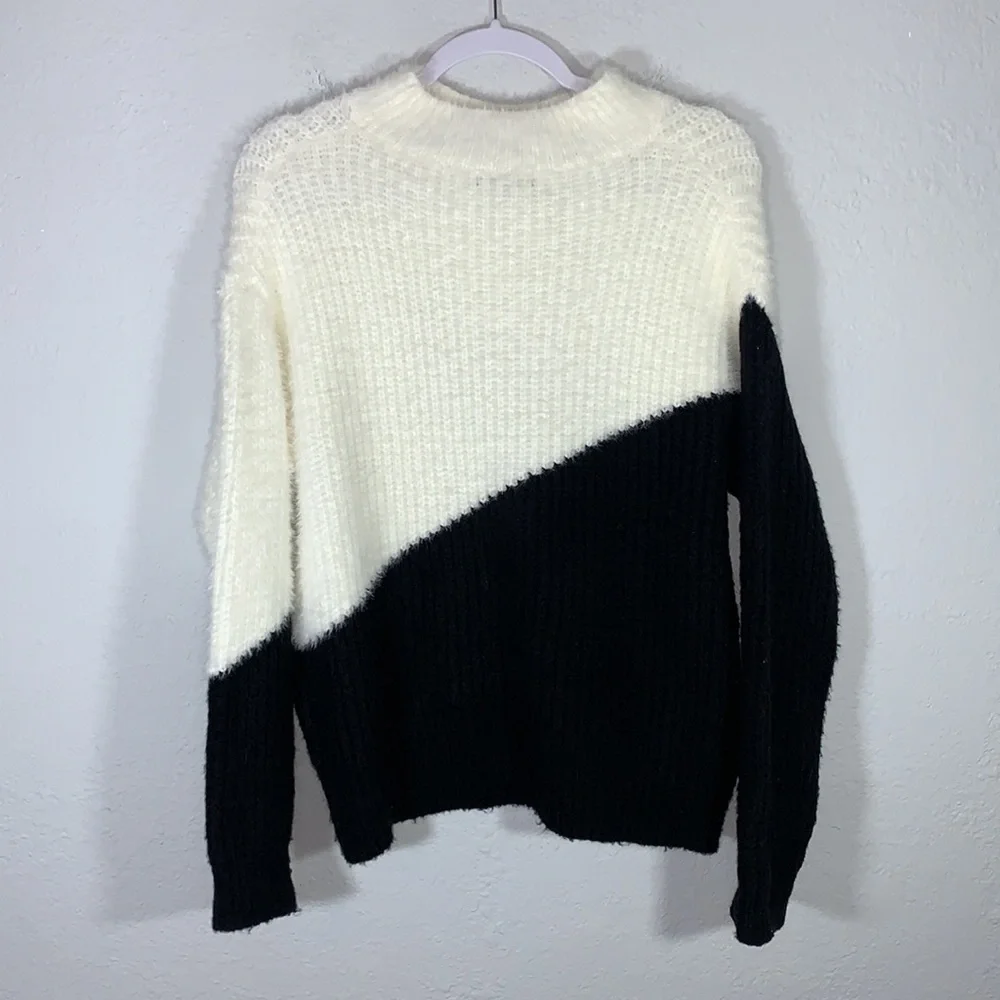 Cocobleu New York Eyelash Knit Colorblock Sweater (Size S)